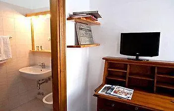 Hotel Panda Cortina- Ricarica Auto Elettriche Cortina dʼAmpezzo 3*,  Italia
