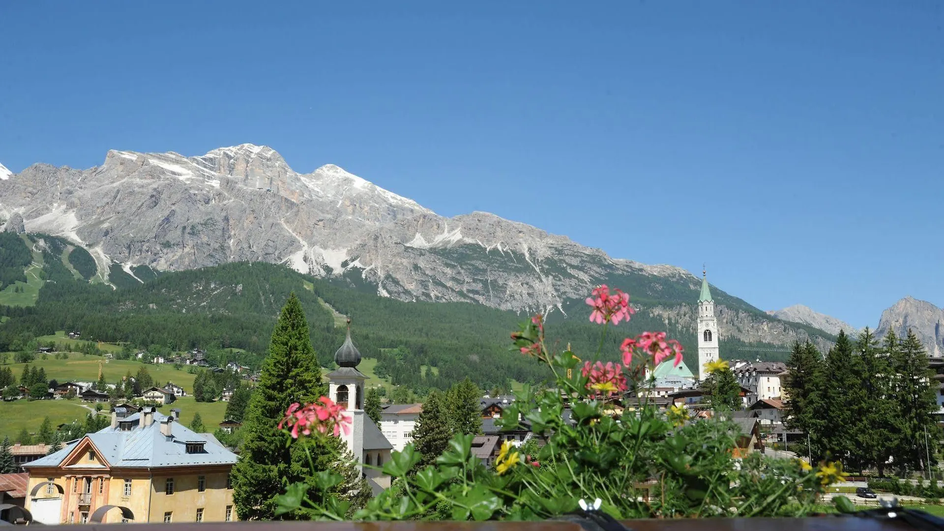 Hotel Panda Cortina- Ricarica Auto Elettriche Cortina d'Ampezzo Italy