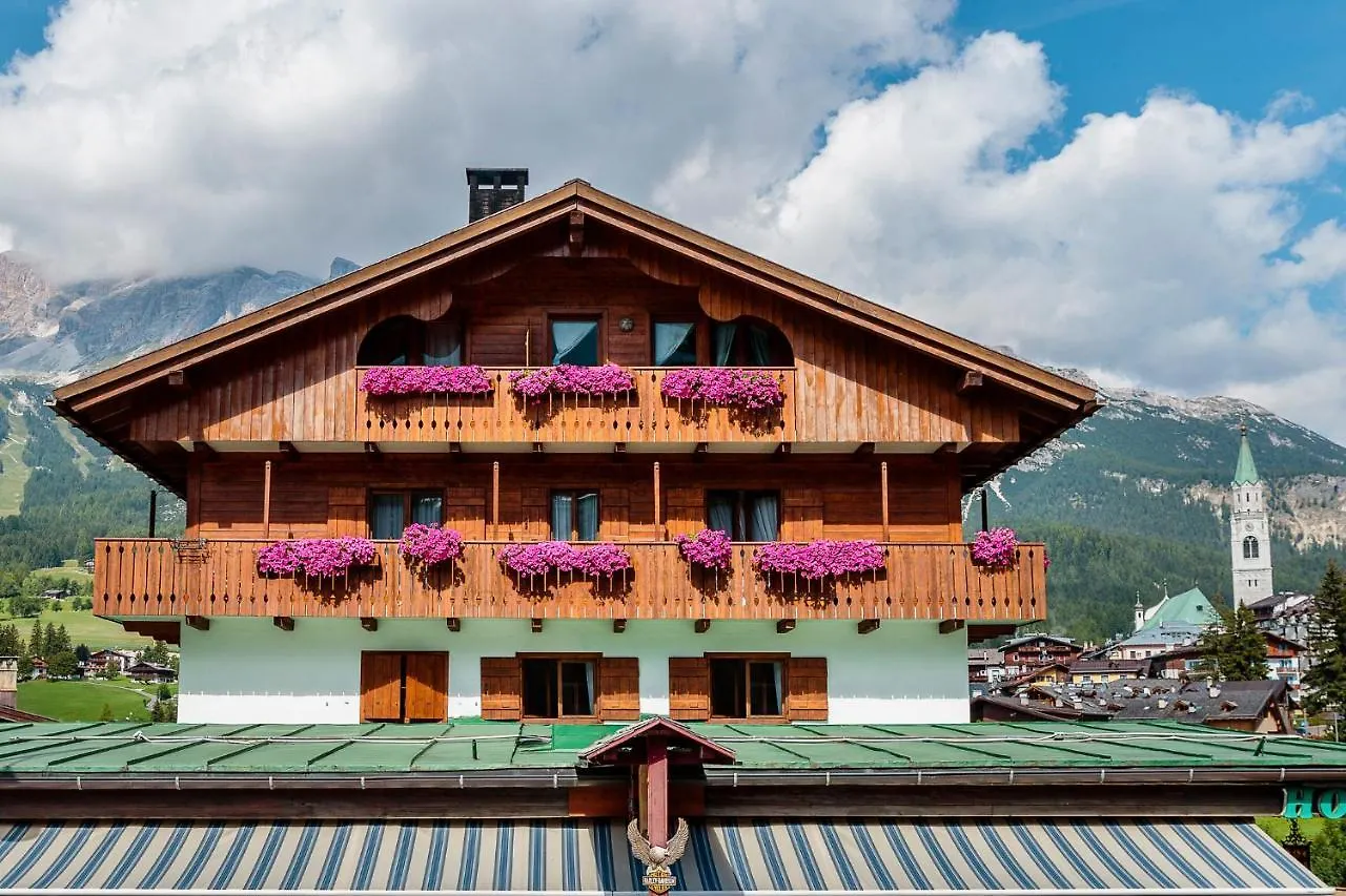 Hotel Panda Cortina- Ricarica Auto Elettriche Cortina d'Ampezzo 3*,