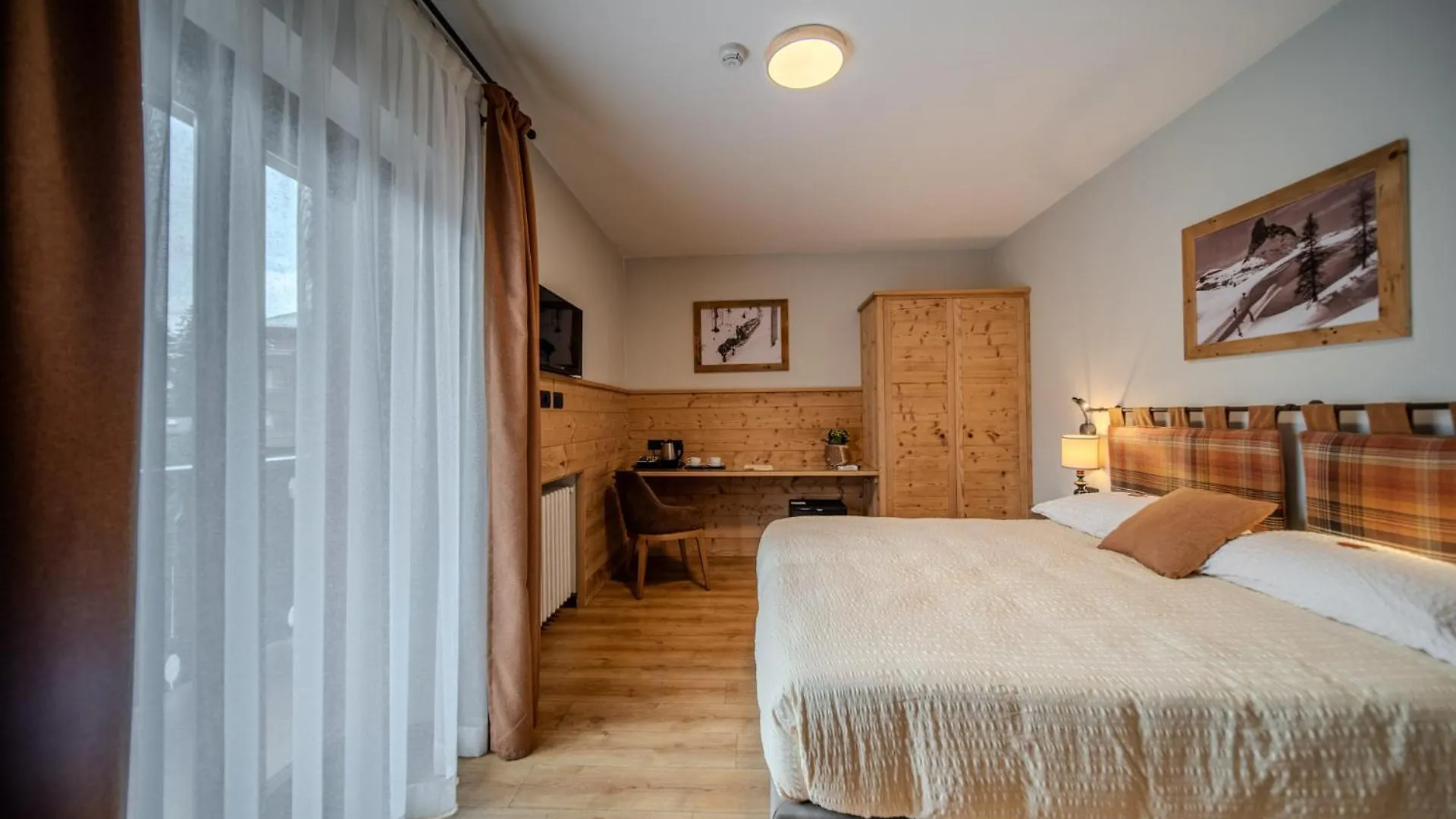 Hotel Panda Cortina- Ricarica Auto Elettriche Cortina d'Ampezzo 3*,