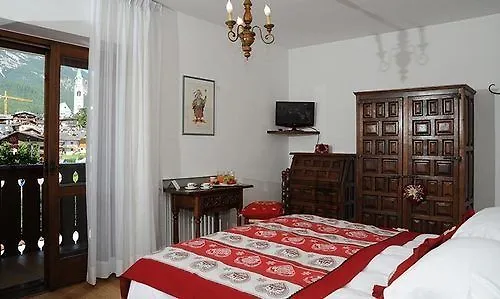 Hotel Panda Cortina- Ricarica Auto Elettriche 코르티나 담페조 3*,