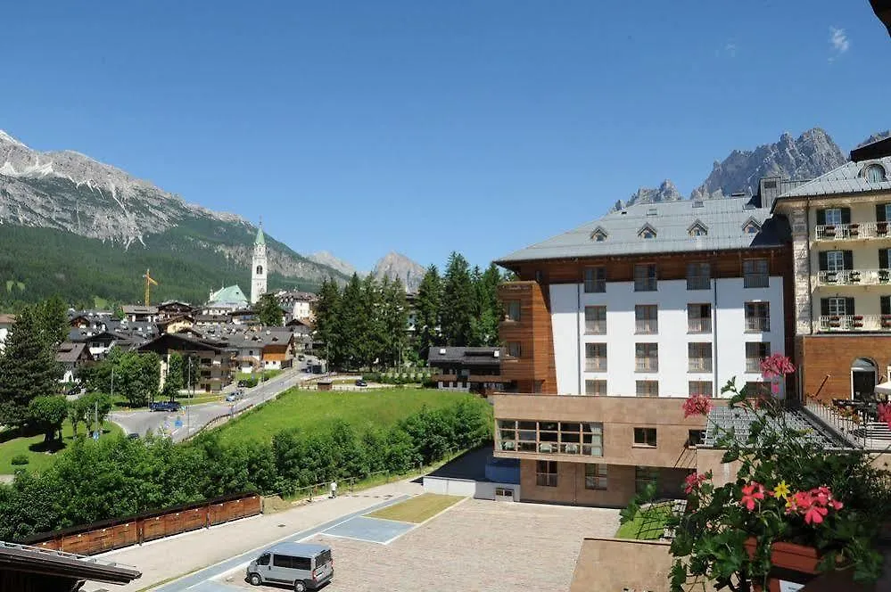 ***  Hotel Panda Cortina- Ricarica Auto Elettriche Cortina d'Ampezzo Italy