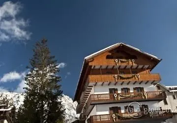 Hotel Panda Cortina- Ricarica Auto Elettriche 코르티나 담페조